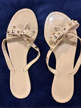 Women's Bow Studded Jelly Sandals - Nude